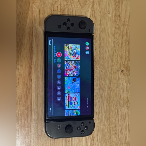 NINTENDO SWITCH OLED with grey joy cons - Picture 2 of 10